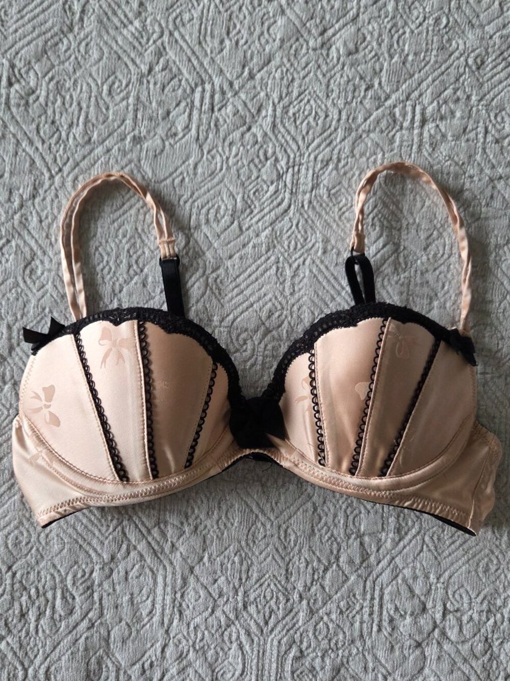 Victoria's Secret Women's Champagne + Black Bra
